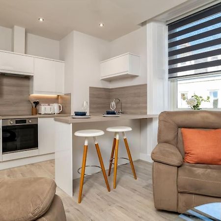 West End @ Netflix @ Newly Built Apartment Aberdeen Exterior foto