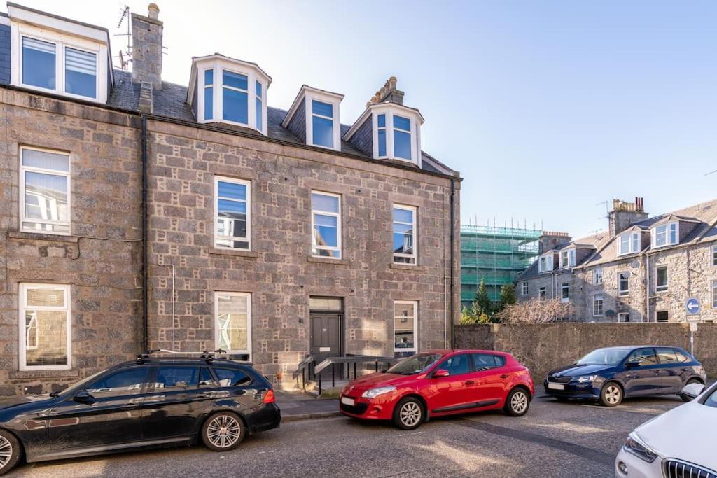 West End @ Netflix @ Newly Built Apartment Aberdeen Exterior foto
