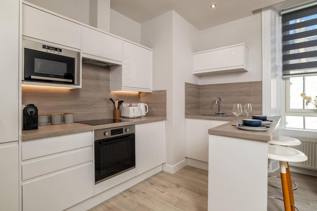 West End @ Netflix @ Newly Built Apartment Aberdeen Exterior foto